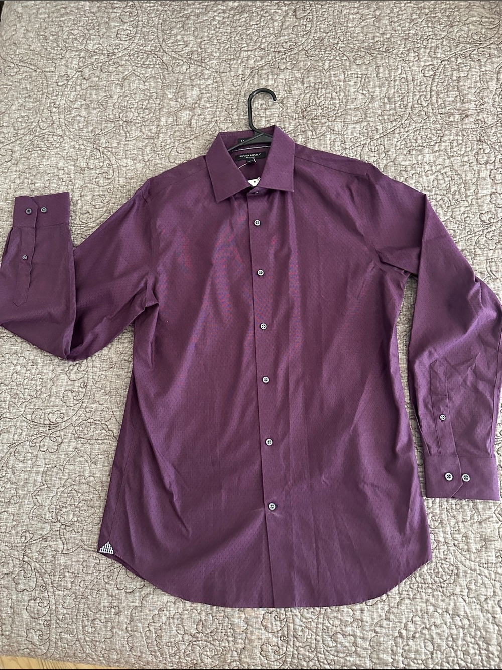 Banana Republic Men’s M Non-Iron Dress Shirt Plum Burgundy NWT